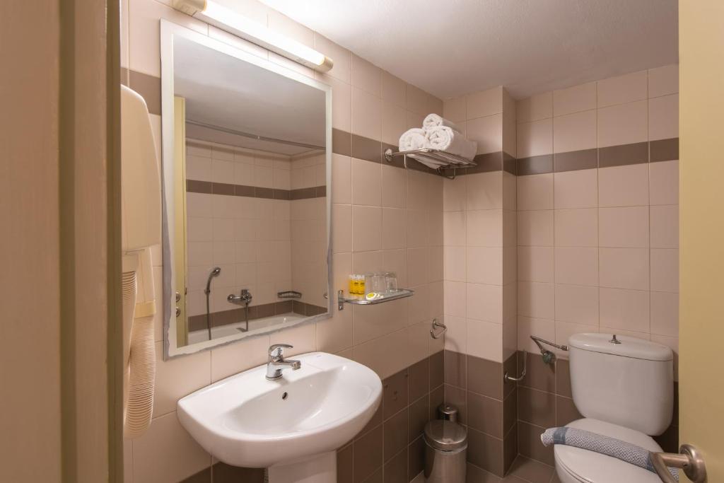 A bathroom at Yria Hotel