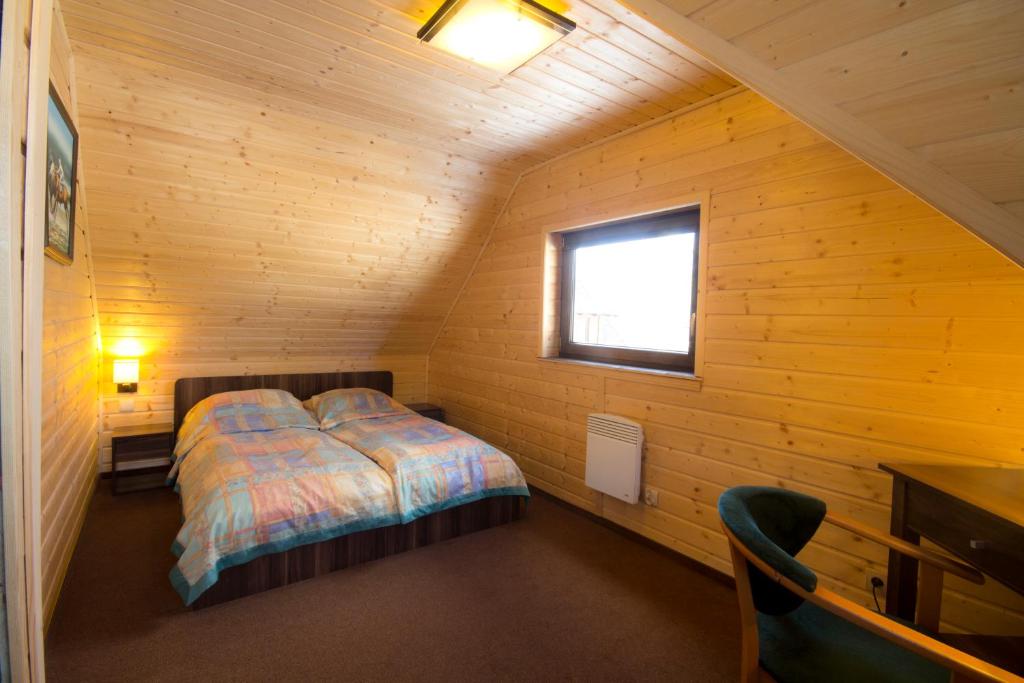 Postel nebo postele na pokoji v ubytování Hotel Niedźwiadek