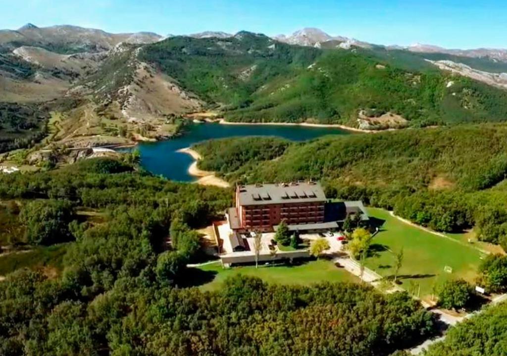 an aerial view of a house with a lake at Parador de Cervera de Pisuerga in Cervera de Pisuerga