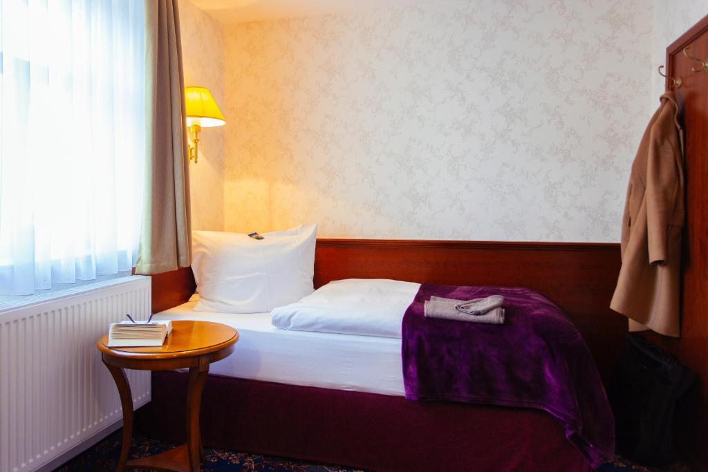 Postel nebo postele na pokoji v ubytování Boutiquehotel Schloßpalais