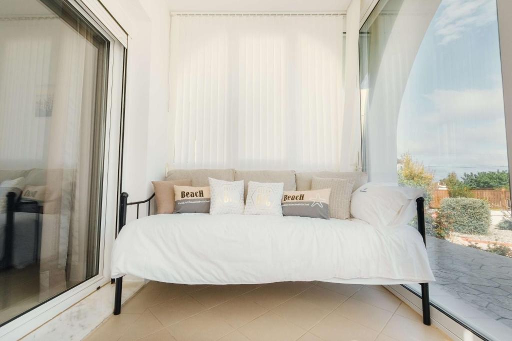 Postel nebo postele na pokoji v ubytování Gennadi Dreams Holiday Villa