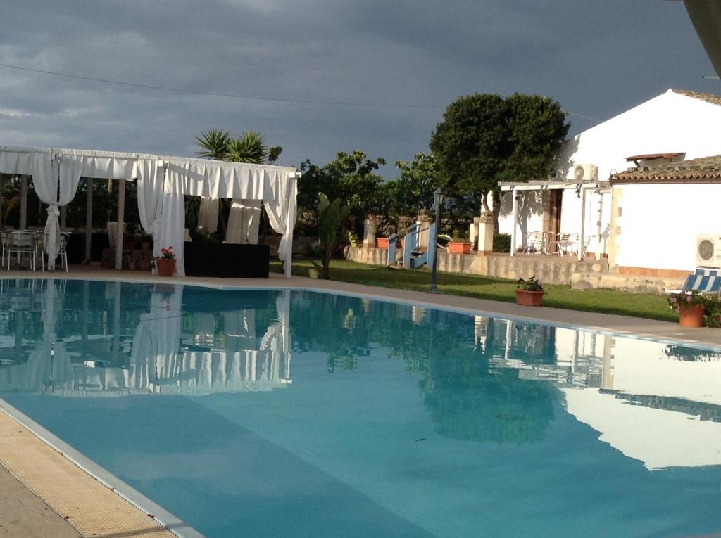 Bazén v ubytování Aranceto Hotel nebo v jeho okolí
