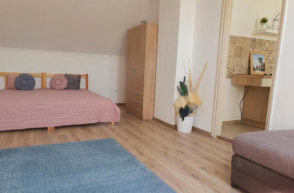 Pinkóczi Apartmanház - Housity