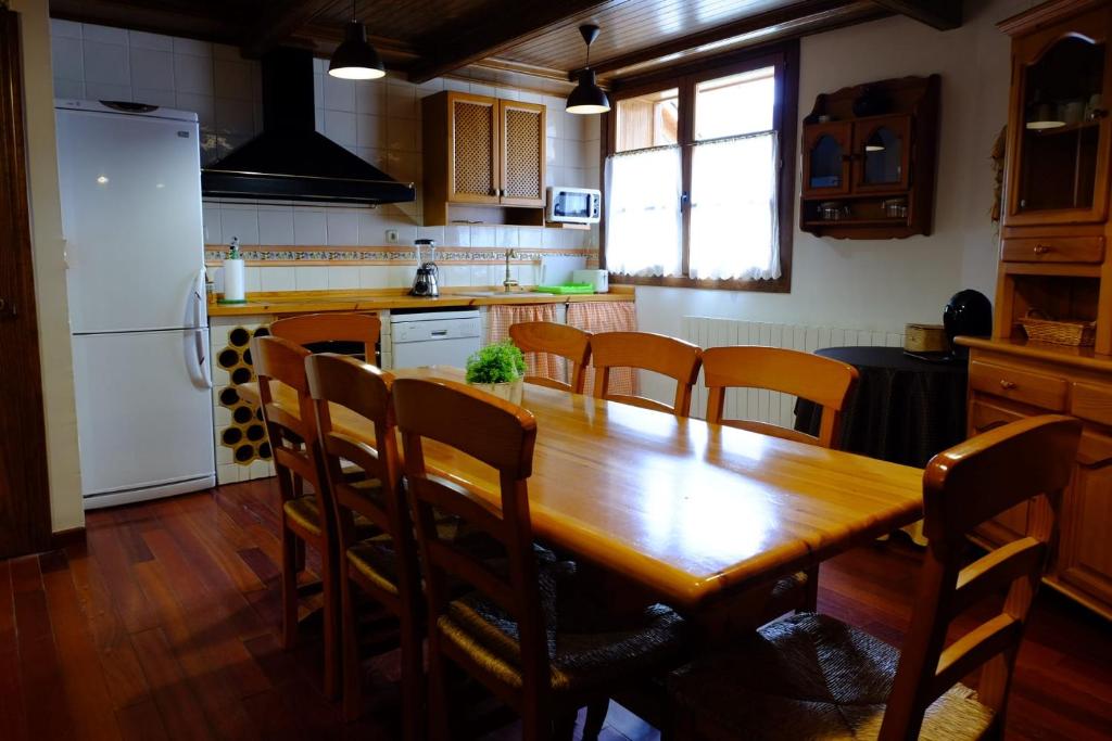 Kuchyň nebo kuchyňský kout v ubytování Apartamento rùstico Escunhau