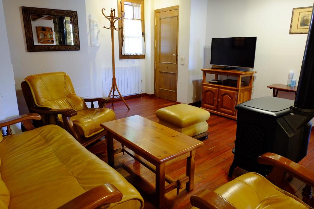 TV a/nebo společenská místnost v ubytování Apartamento rùstico Escunhau