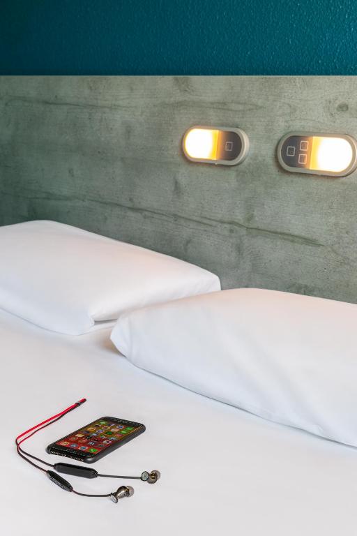 Postel nebo postele na pokoji v ubytování ibis budget Montpellier Sud Près d'Arènes