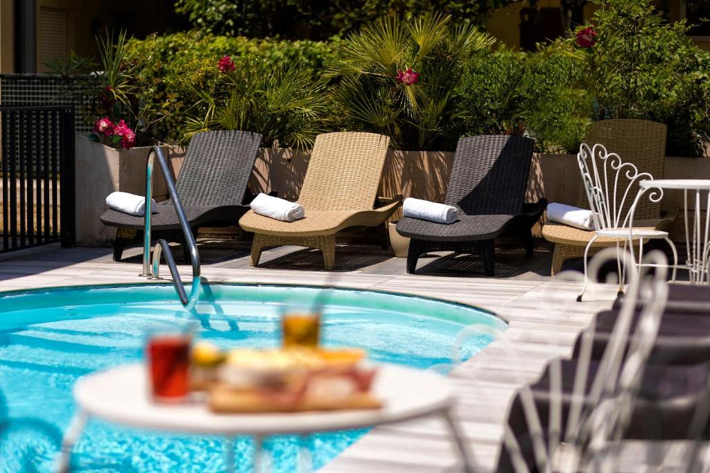 Bazén v ubytování Hotel Condor-New 2024-Con Piscina nebo v jeho okolí