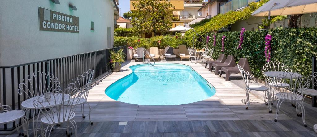 Bazén v ubytování Hotel Condor-New 2024-Con Piscina nebo v jeho okolí