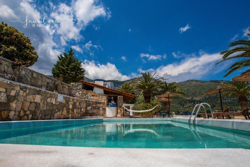 Bazén v ubytování Kinira Beach Hotel nebo v jeho okolí