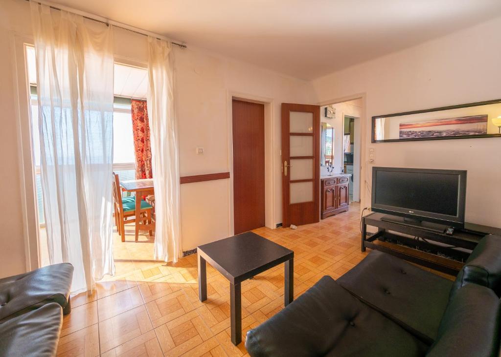 Televízia a/alebo spoločenská miestnosť v ubytovaní HomeHolidaysRentals Miramar - Costa Barcelona