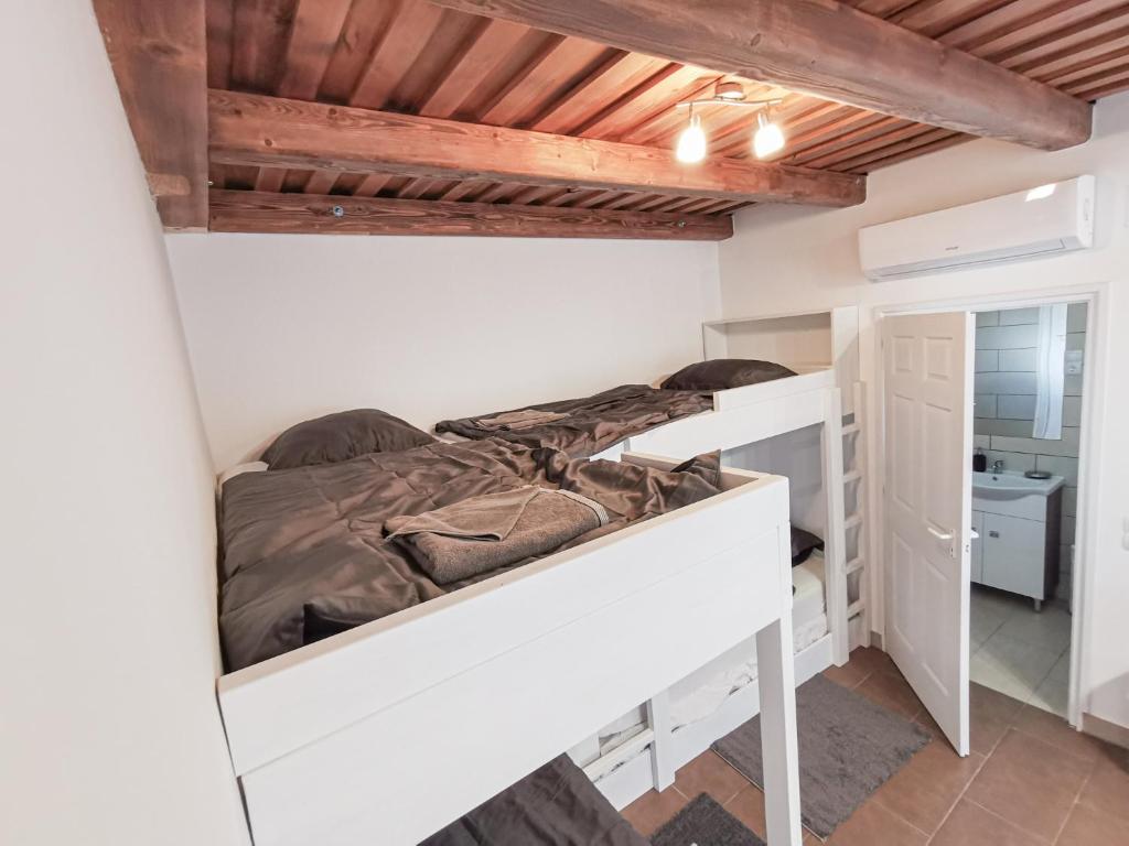 Kuchyň nebo kuchyňský kout v ubytování Greenfield Apartman