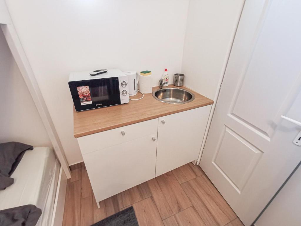 Kuchyň nebo kuchyňský kout v ubytování Greenfield Apartman
