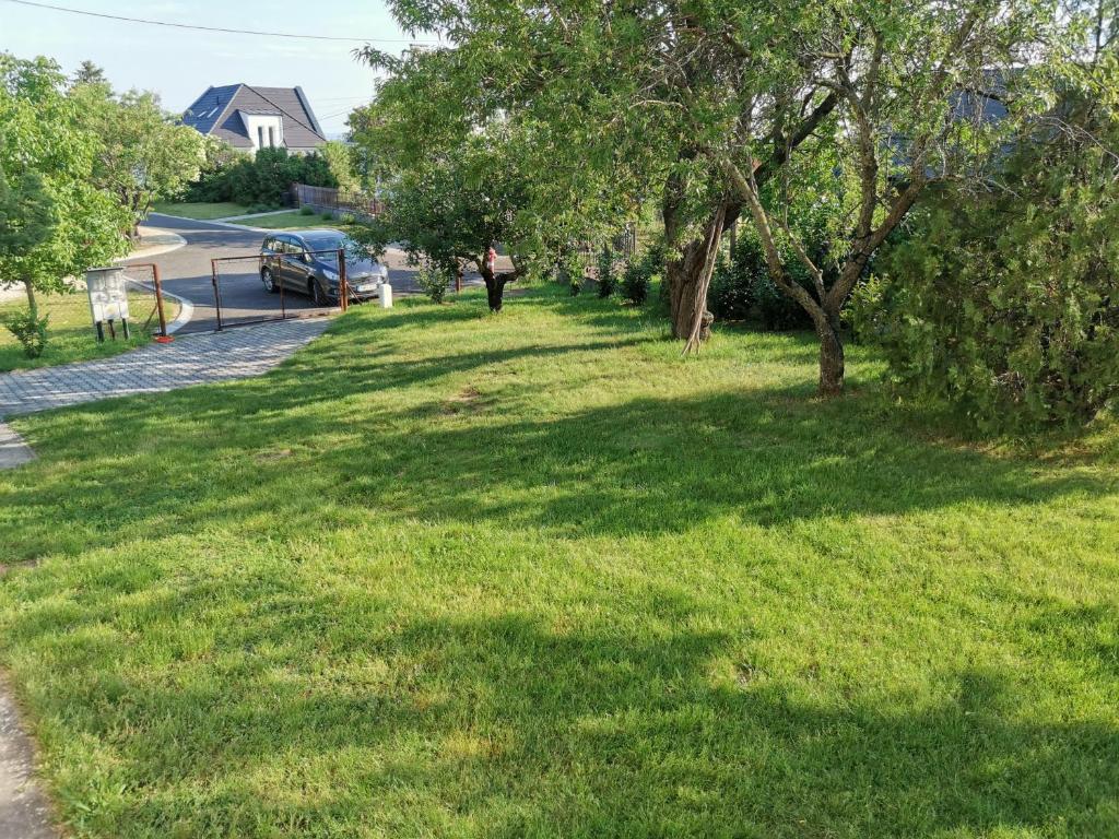 Zahrada ubytování Éva Apartmanház