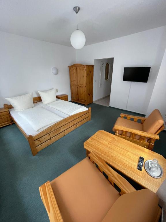Postel nebo postele na pokoji v ubytování Hotel Garni „zum Bären“