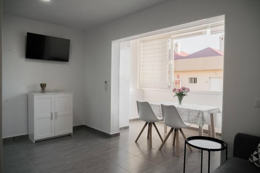 Televízia a/alebo spoločenská miestnosť v ubytovaní Apartamento en Mareverde Costa Adeje