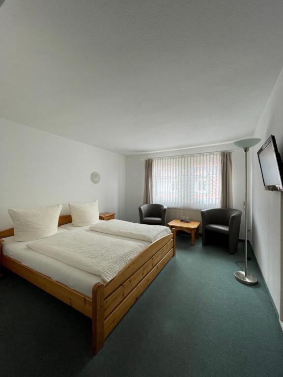 Postel nebo postele na pokoji v ubytování Hotel Garni „zum Bären“