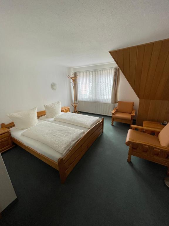 Postel nebo postele na pokoji v ubytování Hotel Garni „zum Bären“