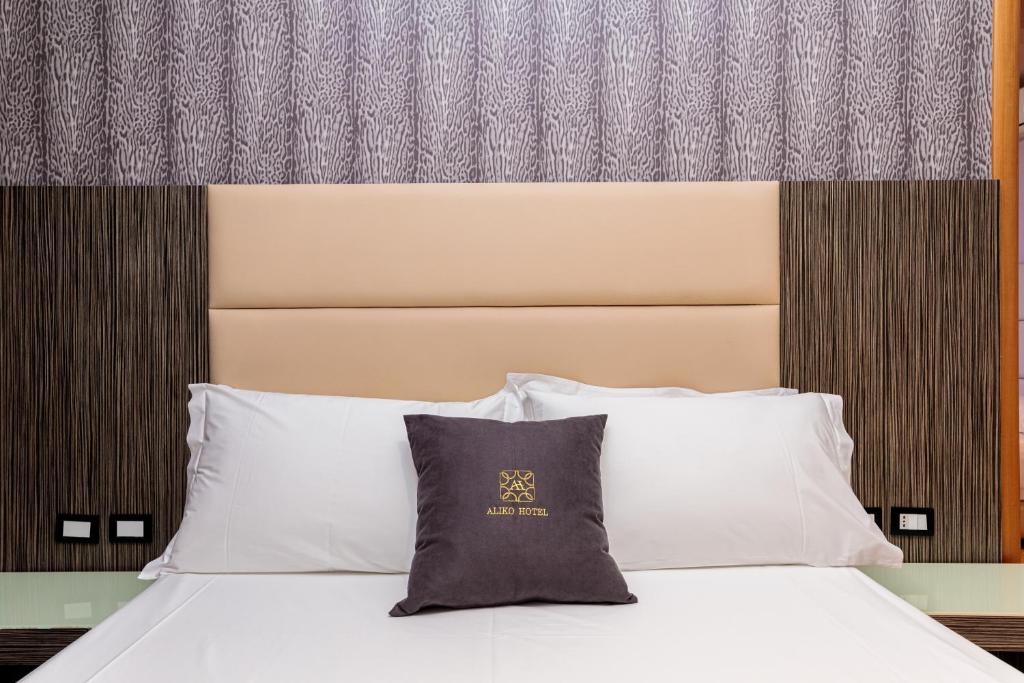 Postel nebo postele na pokoji v ubytování Aliko Hotel