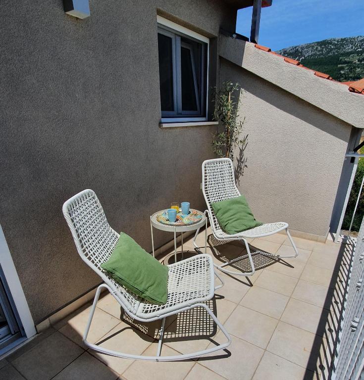 Balkón nebo terasa v ubytování Villa Elysium - beautiful family house with heated pool
