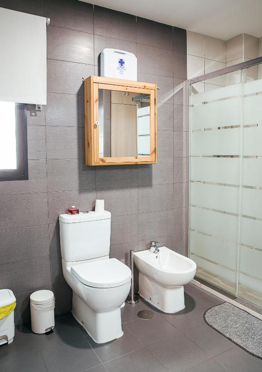 A bathroom at RentalSevilla Virgen de Loreto