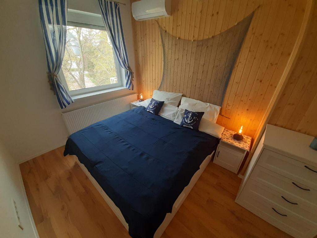 Admiral Apartman Makó 6900 Makó, Makovecz tér 2/A kép - 1