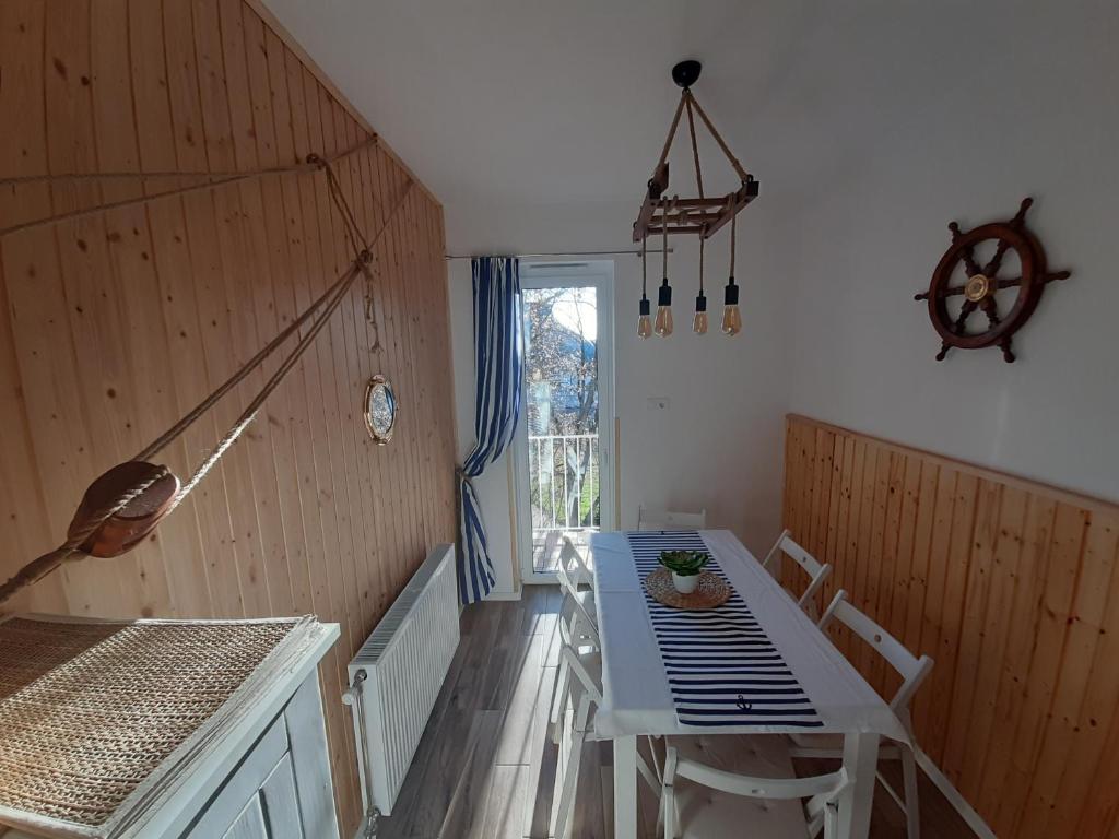 Kuchyň nebo kuchyňský kout v ubytování Admiral Apartman Makó