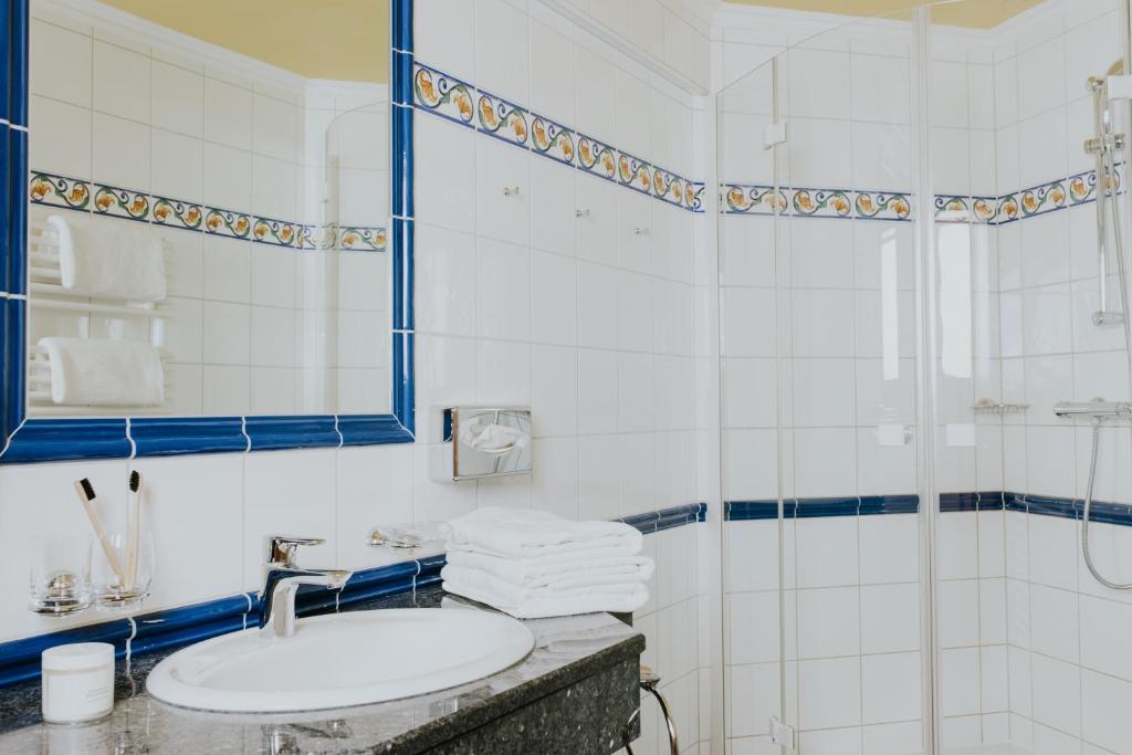 A bathroom at Hotel Tauernhof