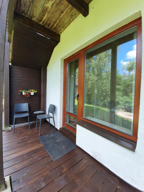 Balkón nebo terasa v ubytování Mazā Kāpa