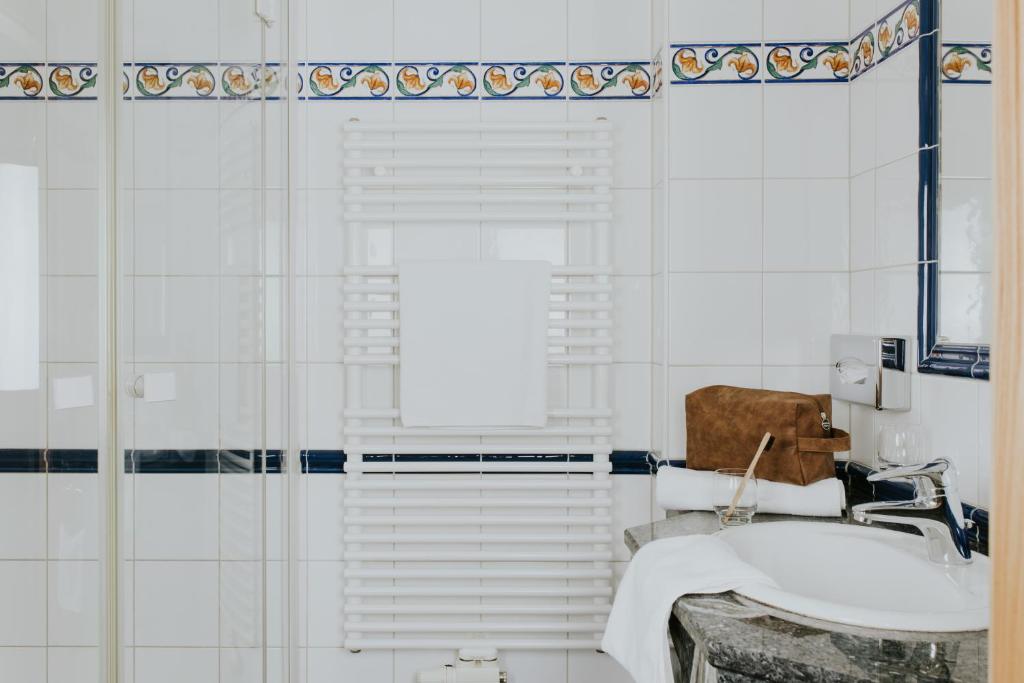 A bathroom at Hotel Tauernhof