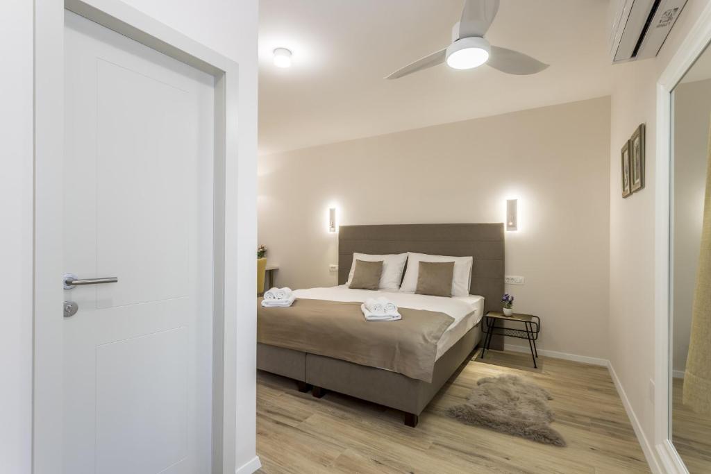 Postel nebo postele na pokoji v ubytování COR ROOMS