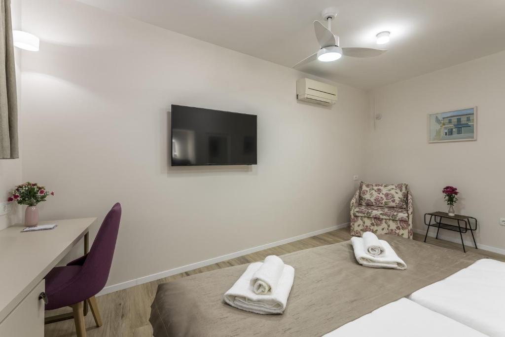 TV a/nebo společenská místnost v ubytování COR ROOMS