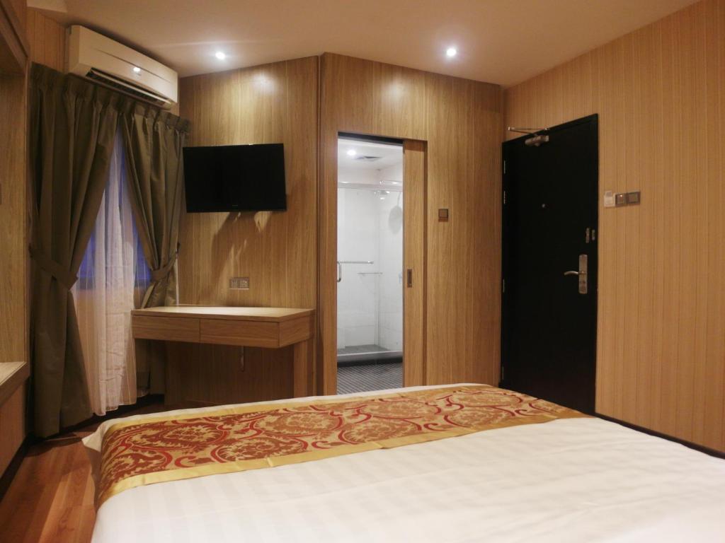 Postel nebo postele na pokoji v ubytování Mandarin Hotel Kota Kinabalu