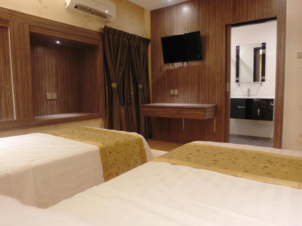 TV a/nebo společenská místnost v ubytování Mandarin Hotel Kota Kinabalu
