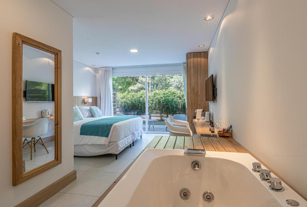 Live Hotel Boutique (Adults only) photo 3