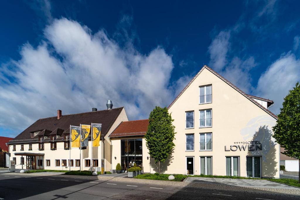 eine Inszenierung des Gasthofs am unteren Ende in der Unterkunft Hotel & Gasthof Löwen in Ulm