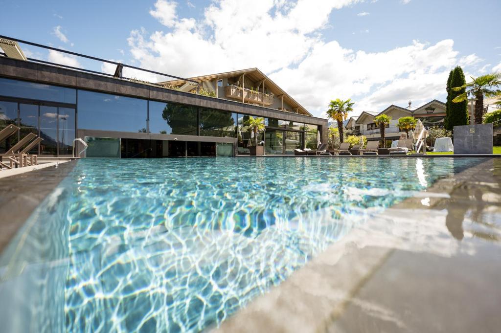 Bazén v ubytování Weinegg Wellviva Resort nebo v jeho okolí