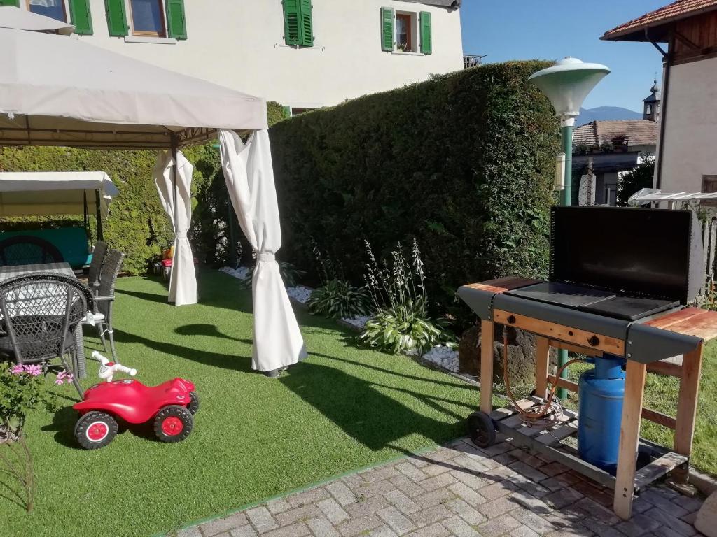 Zahrada ubytování Appartamento "Laghet" a piano terra con giardino