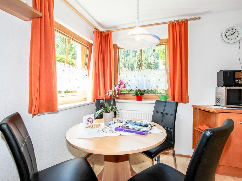 Kuchyň nebo kuchyňský kout v ubytování Apartment Christian by Interhome