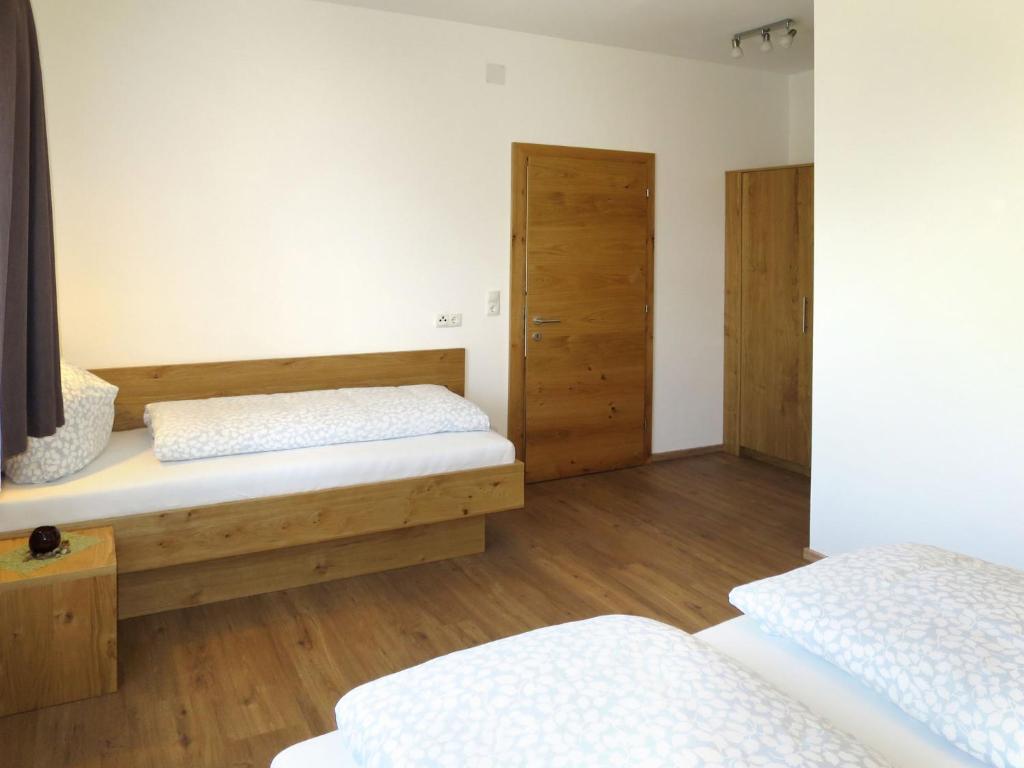 Postel nebo postele na pokoji v ubytování Apartment Anton-3 by Interhome