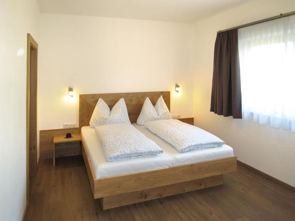 Postel nebo postele na pokoji v ubytování Apartment Anton-3 by Interhome