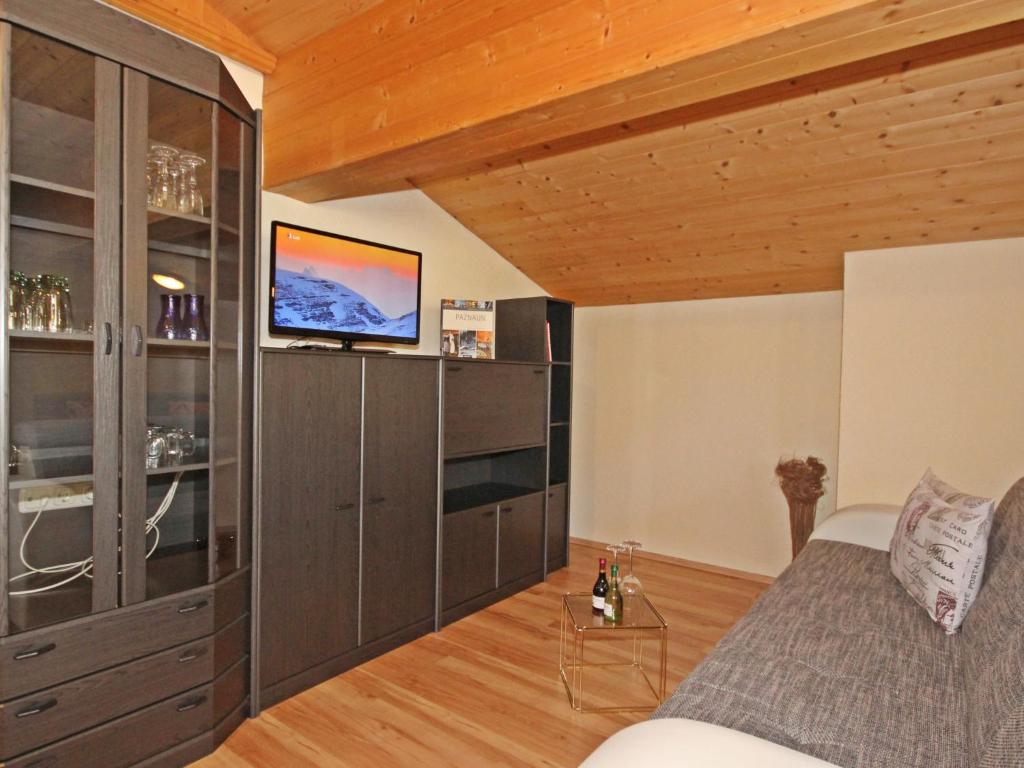 Televízia a/alebo spoločenská miestnosť v ubytovaní Apartment Voräule by Interhome