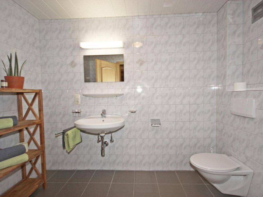 Kúpeľňa v ubytovaní Apartment Voräule by Interhome