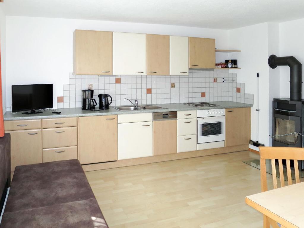 Kuchyň nebo kuchyňský kout v ubytování Apartment Sonne-4 by Interhome