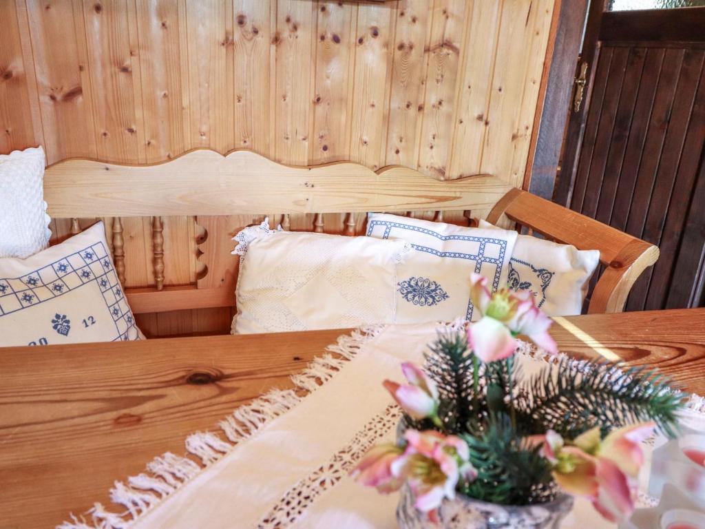 Postel nebo postele na pokoji v ubytování Chalet Reserl by Interhome