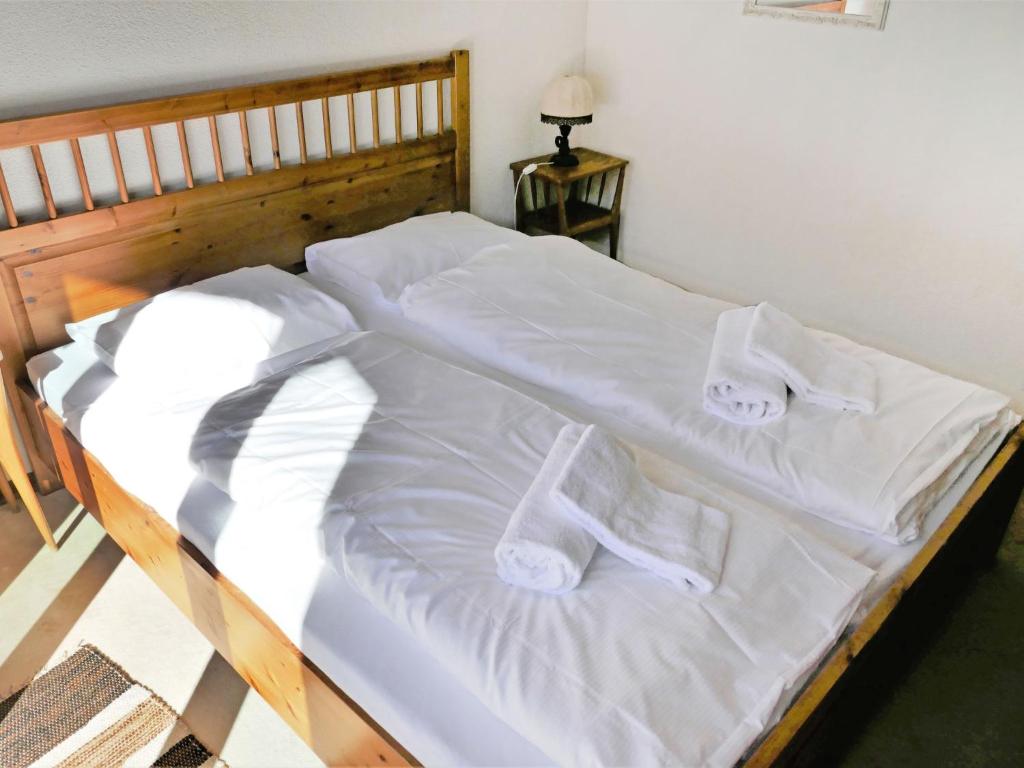 Postel nebo postele na pokoji v ubytování Apartment Eden Roc 28 by Interhome