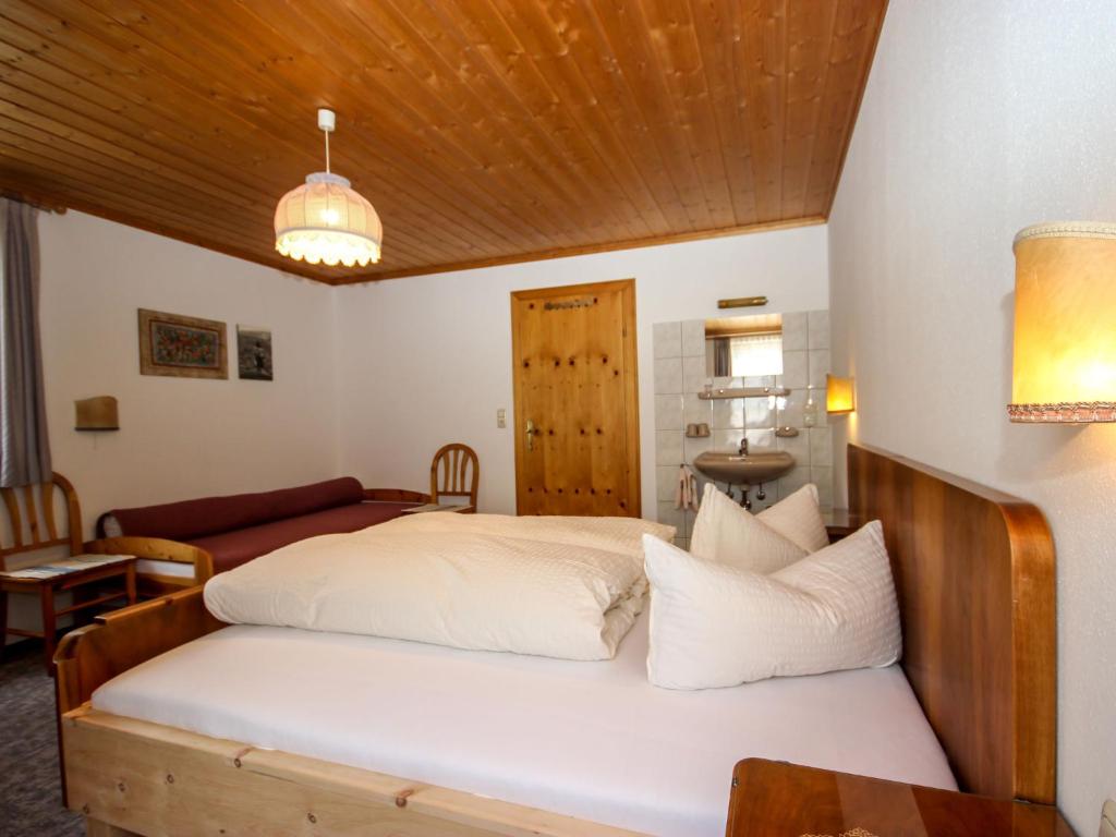 Posteľ alebo postele v izbe v ubytovaní Apartment Elis by Interhome