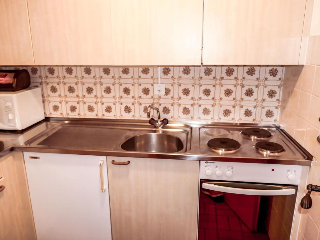 Kuchyň nebo kuchyňský kout v ubytování Apartment Christiania 2 Tbel by Interhome