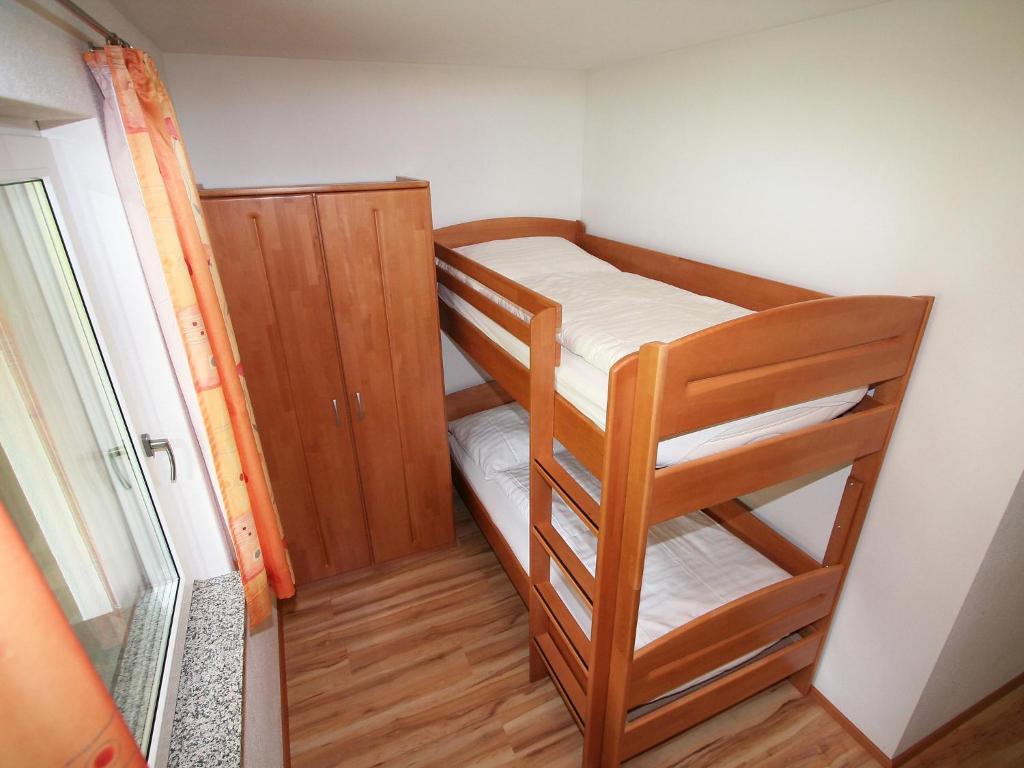 Postel nebo postele na pokoji v ubytování Apartment Rosi-2 by Interhome