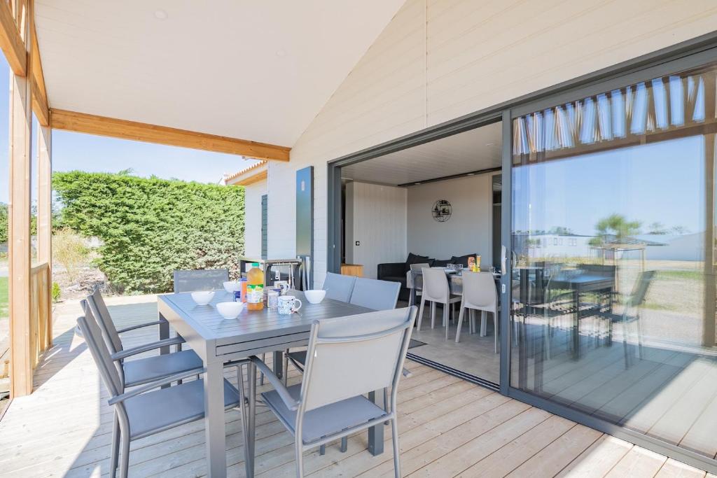 Μπαλκόνι ή βεράντα στο Chalet pour 6, résidence de vacances avec piscine