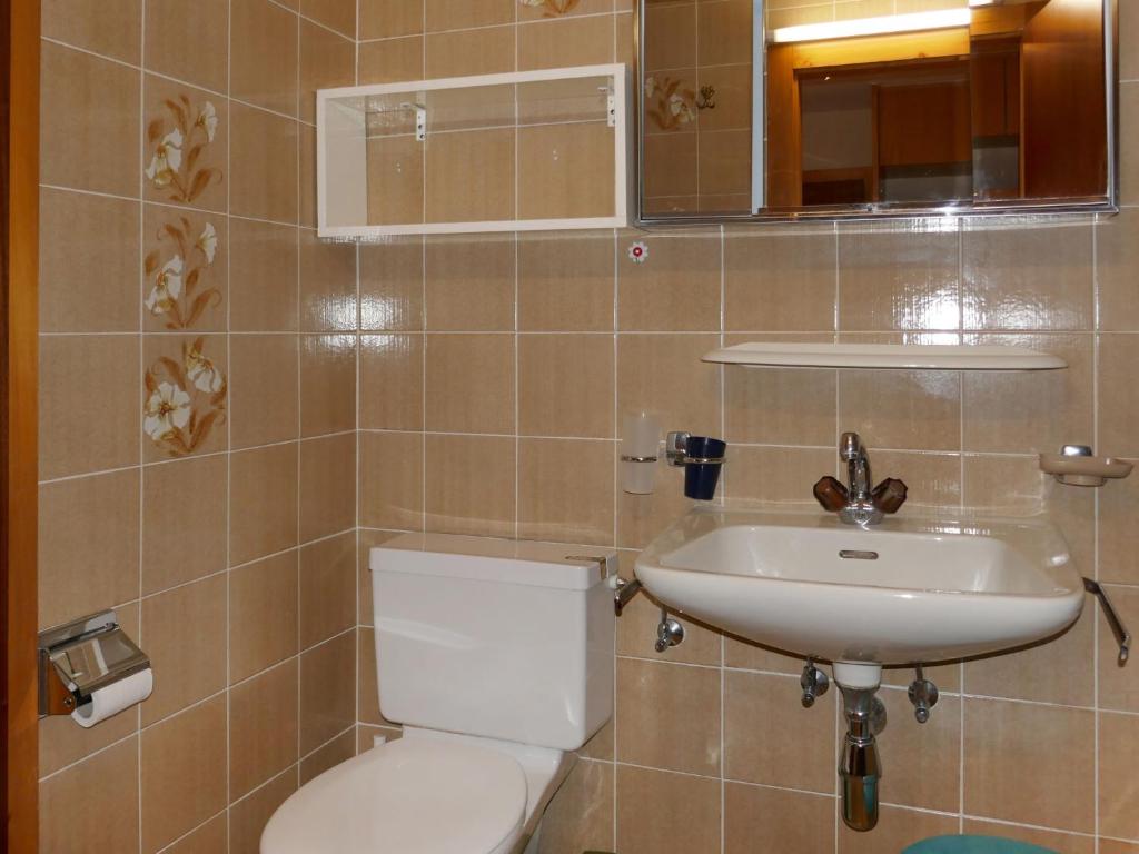 Koupelna v ubytování Apartment Rossignol C4 by Interhome